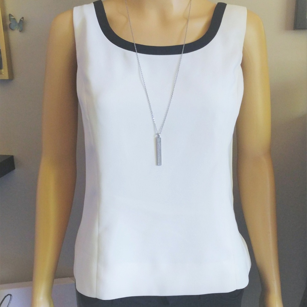 Jones Studio Black & White Sleeveless Blouse